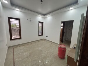Room in 2 BHK Builder Floor at Sector 37 – for Rent
