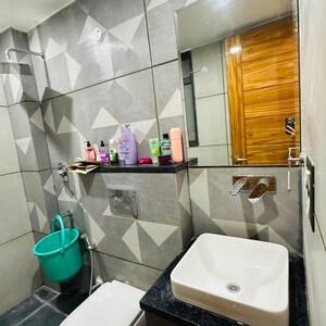 Team Area in 3 BHK Apartment at South City 1 – for Rent