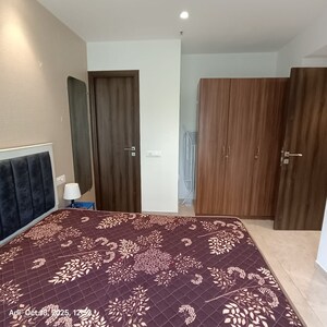 Bedroom in 1 BHK Apartment at Hiranandani Regent Hill, Powai – for Rent