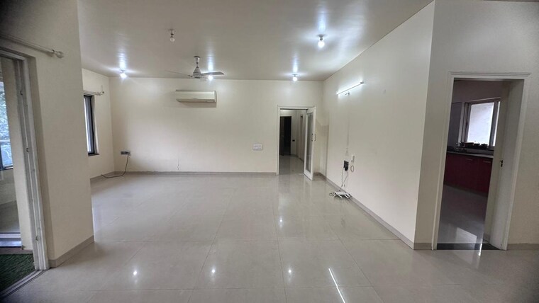 Room, landmark-garden 3.5 Bedroom 2450 Sq.Ft. Apartment In Kalyani Nagar Pune 10231311