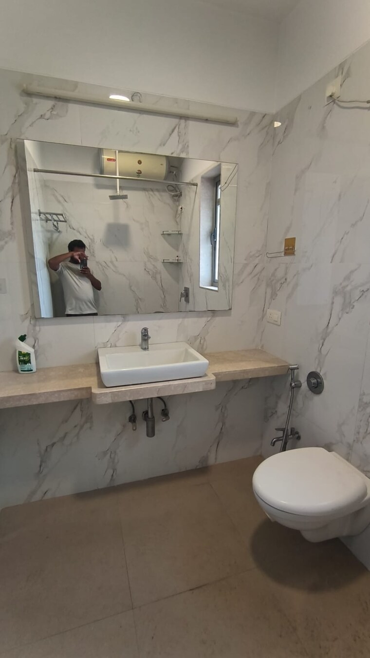 Bathroom, suraj-tranquil-bay-1 3 Bedroom 1500 Sq.Ft. Apartment In Prabhadevi Mumbai 10231348
