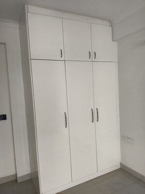 Room in 3.5 BHK Apartment at Pareena Express Heights, Sector 99 – for Rent