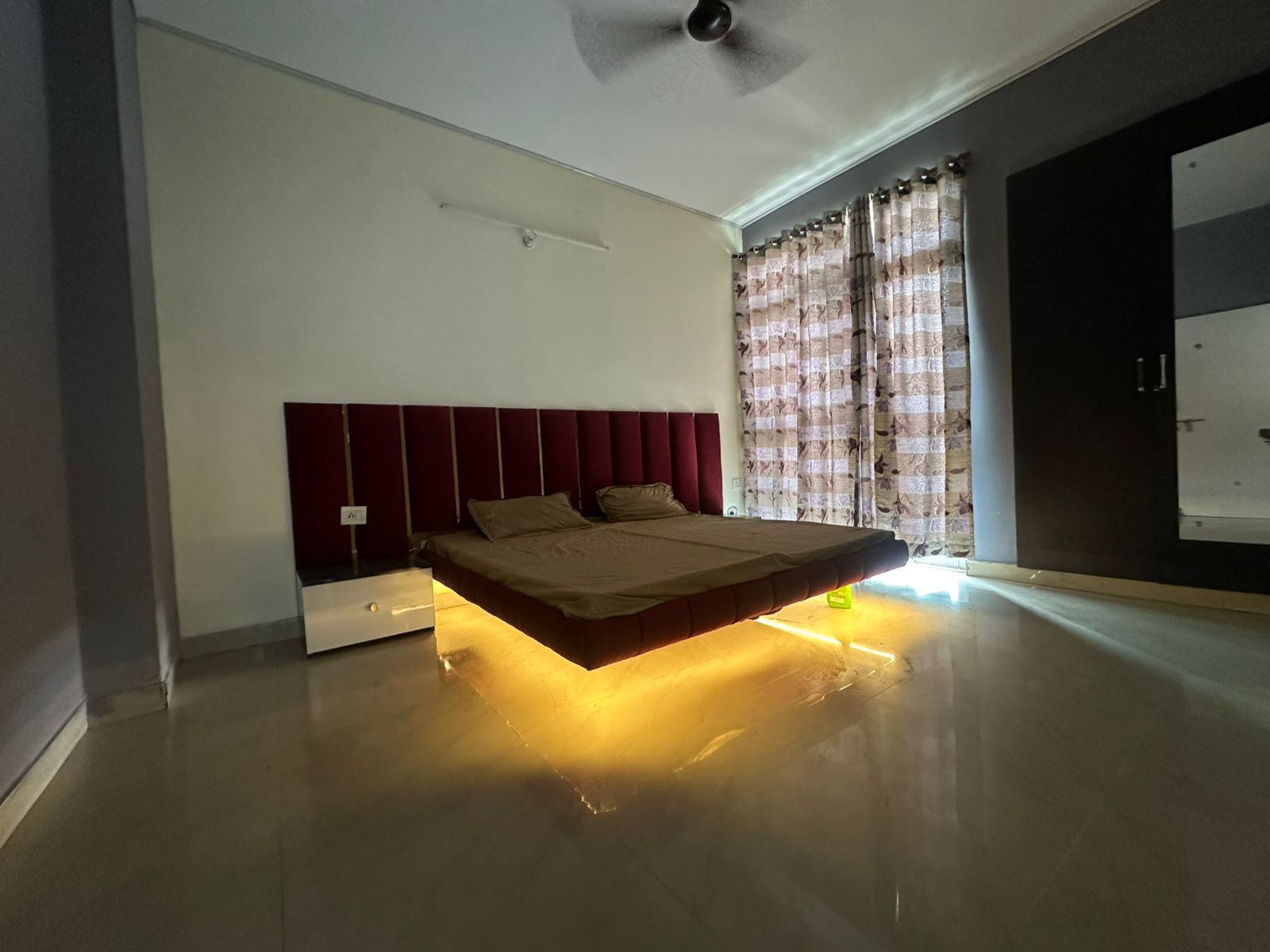 3.5 BHK + Servant Room Apartment For Rent in Ansal Celebrity Meadows
