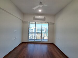 Room in 2.5 BHK Apartment at Dheeraj Insignia, Bandra East – for Rent