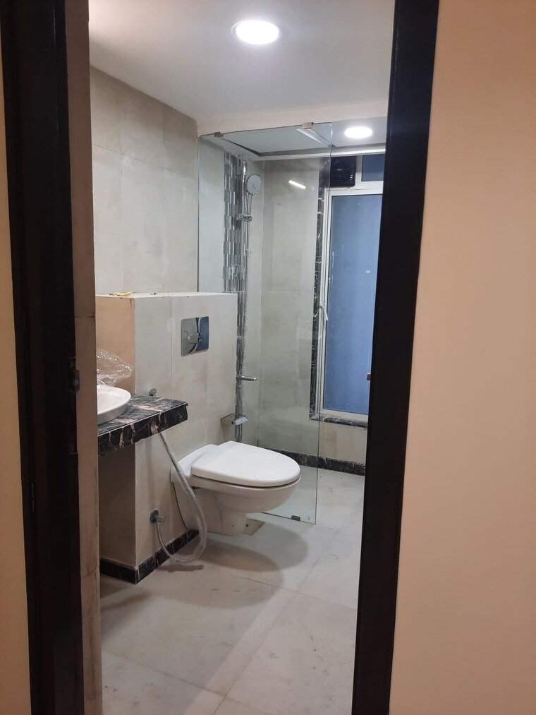 Bathroom, dheeraj-insignia 2.5 Bedroom 1500 Sq.Ft. Apartment In Bandra East Mumbai 10238930