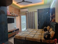 3.5 BHK + Servant Room Apartment For Rent in Paramount Floraville