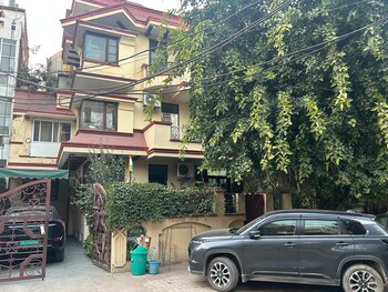 3 BHK Builder Floor for Sale in Dlf Cyber City, Gurgaon