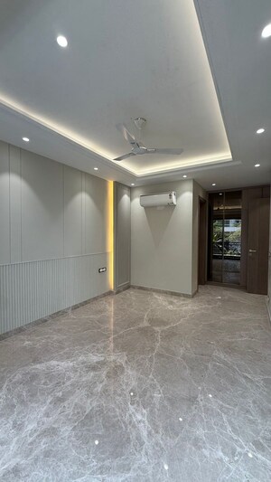 Room in 4 BHK Builder Floor at Sushant Lok I – for Sale