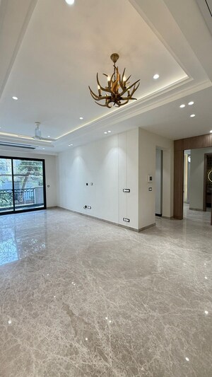 Room in 4 BHK Builder Floor at Sushant Lok I – for Sale