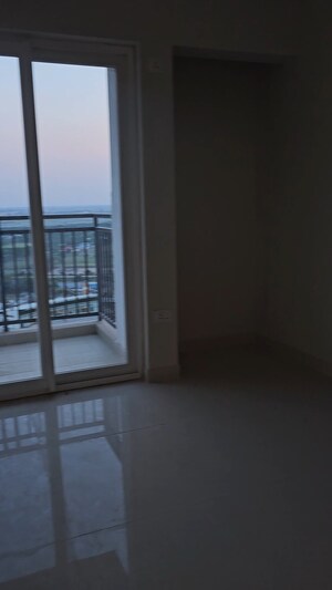 Room in 3 BHK Apartment at Eldeco Live By The Greens, Sector 150 – for Sale