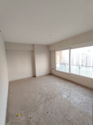 Room in 4 BHK Apartment at ND Palai Towers, Goregaon West – for Rent