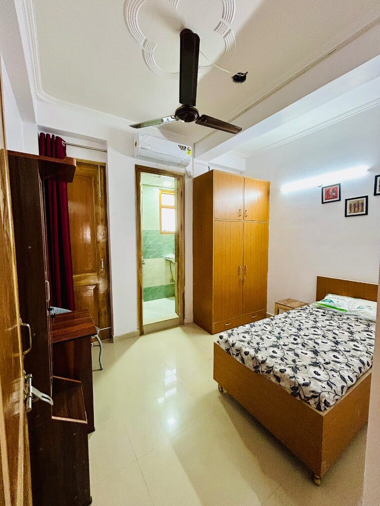 Bedroom, sector 11 Pg For Girls In Sector 11 10256662