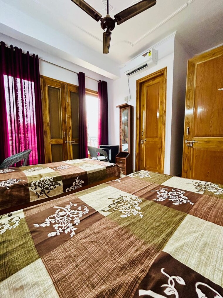 Bedroom, sector 11 Pg For Girls In Sector 11 10256662