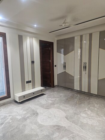 4 BHK Builder Floor for Sale in Vivek Vihar Phase 1, Delhi