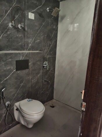 3 BHK Builder Floor for Rent in Sector 73, Noida