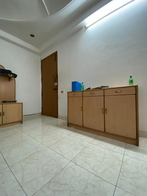 Room in 1 RK Apartment at Accurate Neelkamal, Vile Parle East – for Rent