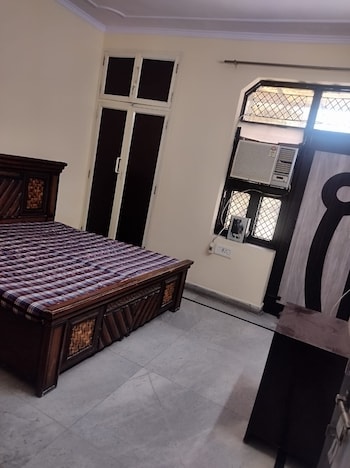 2 BHK Builder Floor for Sale in Spring Field Colony, Faridabad