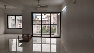 Room in 3 BHK Apartment at Navrangpura – for Rent
