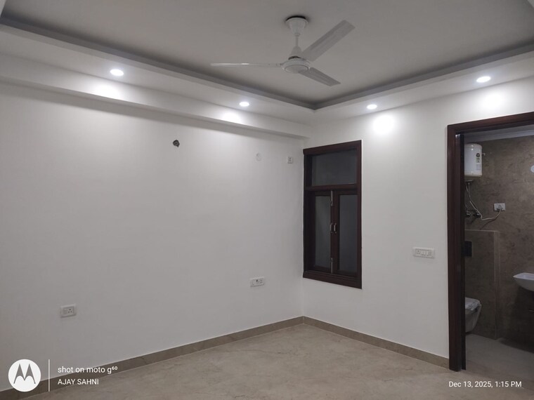 Room, defence colony 3 Bedroom 217 Sq.Yd. Builder Floor In Defence Colony Delhi 10281048