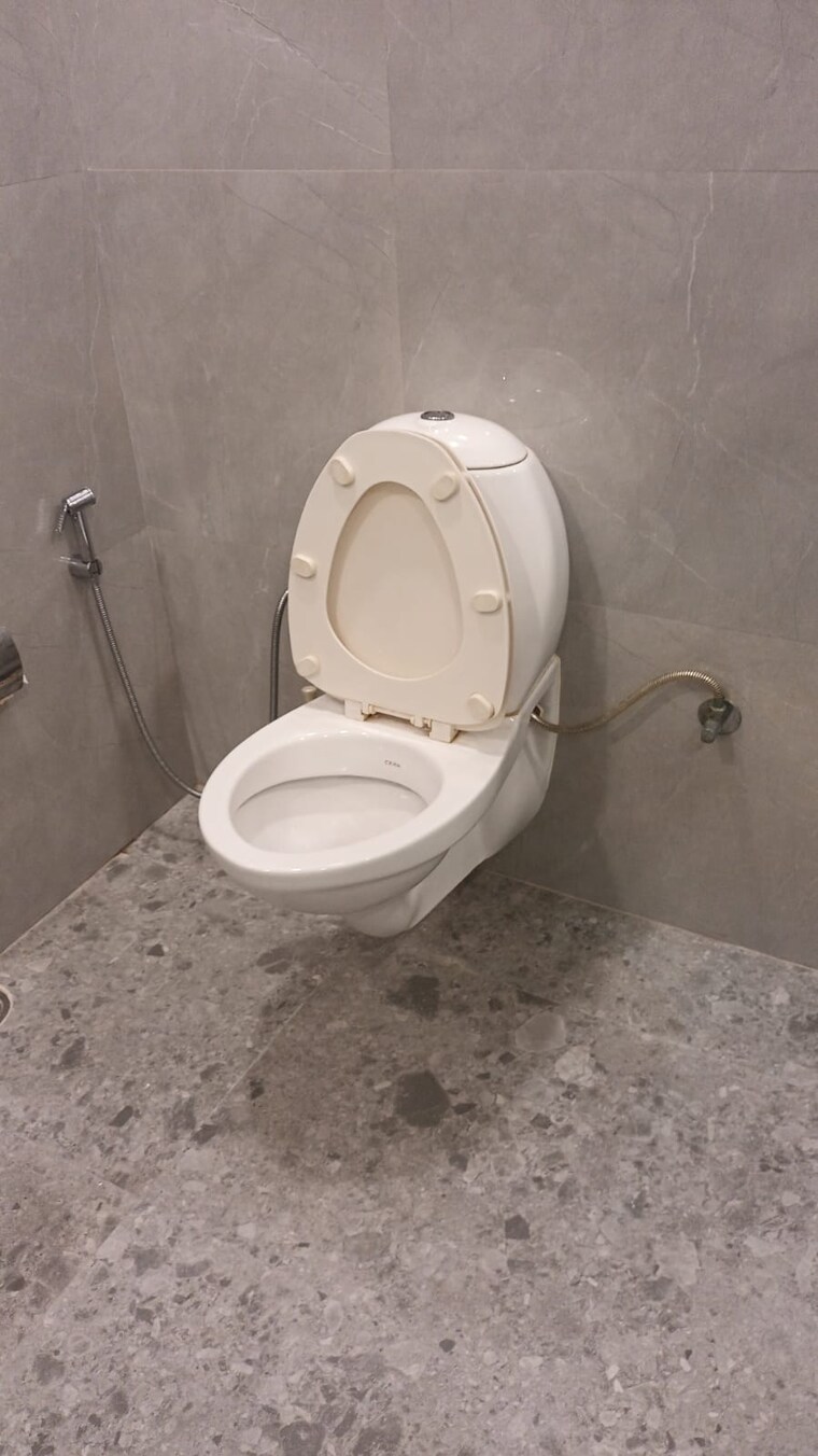 Bathroom, greater kailash 1 Bedroom 150 Sq.Yd. Builder Floor In Greater Kailash Delhi 10281079