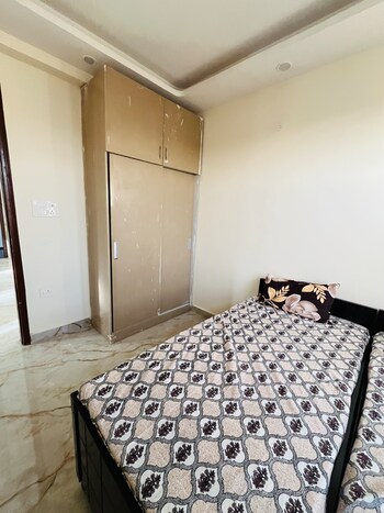 2 BHK Builder Floor for Rent in Sector 73, Noida
