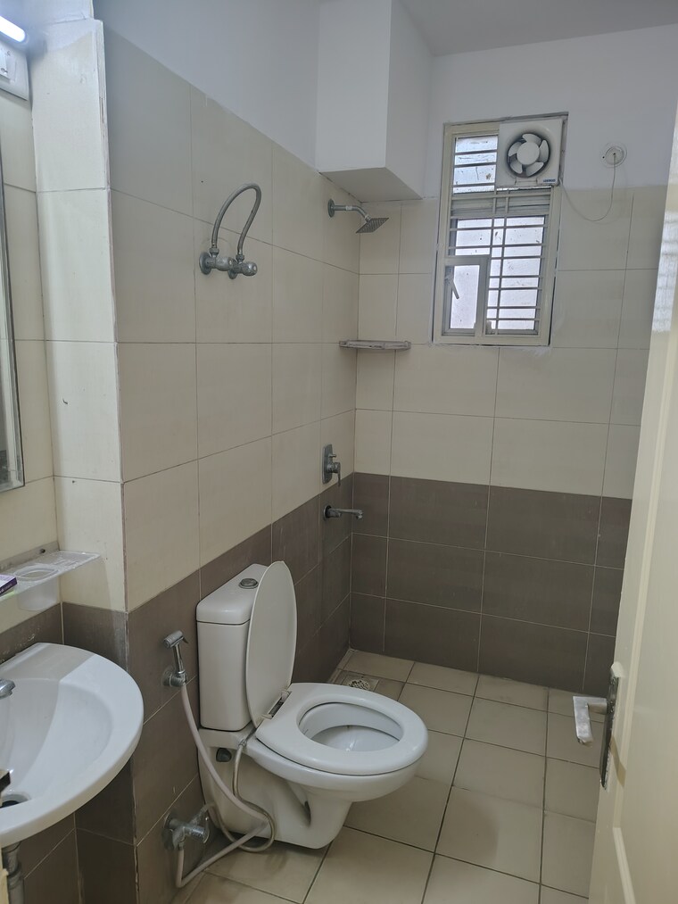 Bathroom, gaur-atulyam 2 Bedroom 613 Sq.Ft. Apartment In Omicron I Greater Noida Greater Noida 10285002