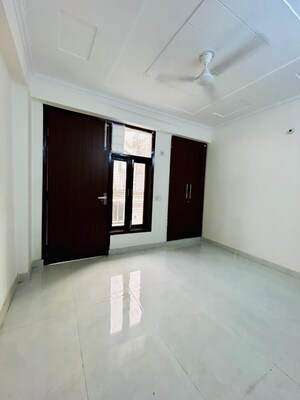 Room in 2 BHK Builder Floor at Maidan Garhi – for Rent
