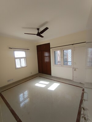 Room in 3 BHK Apartment at Madhur Jivan Apartment, Sector 56 – for Rent