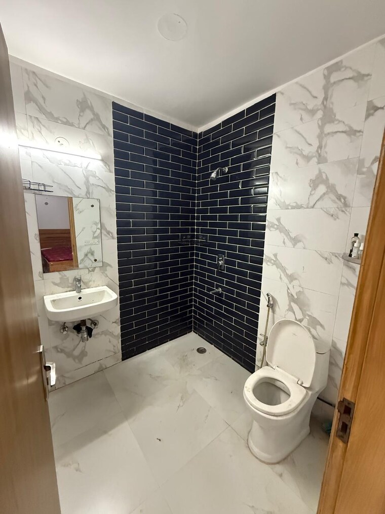Bathroom, ameya-one 2 Bedroom 950 Sq.Ft. Builder Floor In Sector 42 Gurgaon 10285051