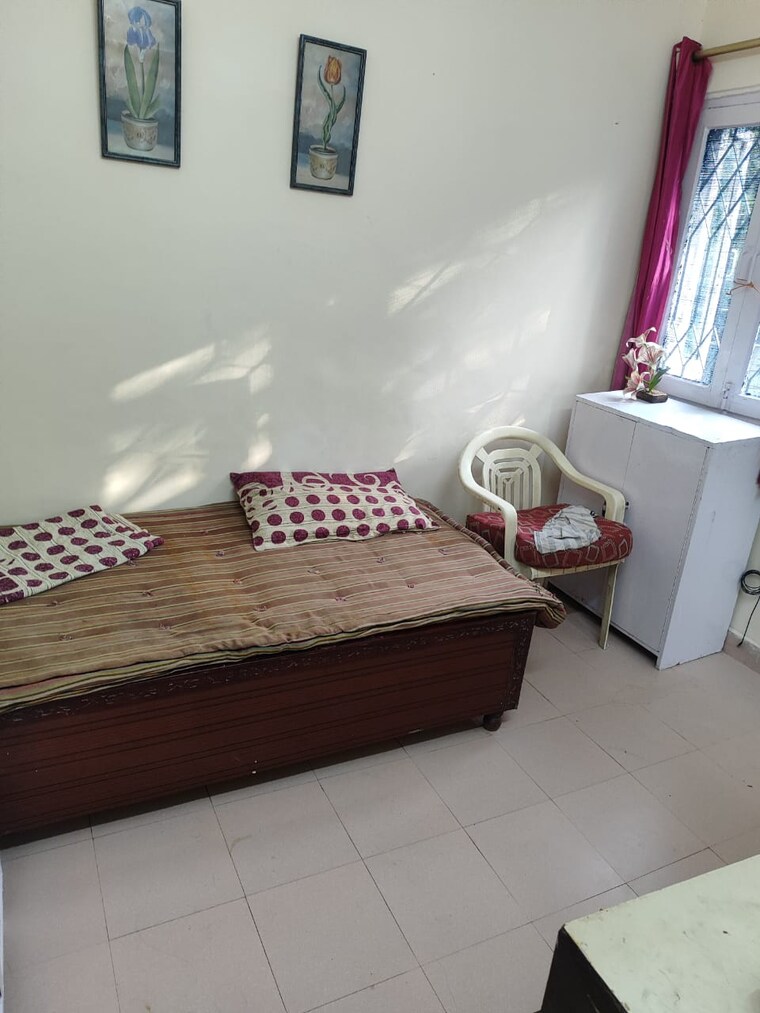 Bedroom, arun-vihar 1 RK 350 Sq.Ft. Apartment In Sector 29 Noida 10285049