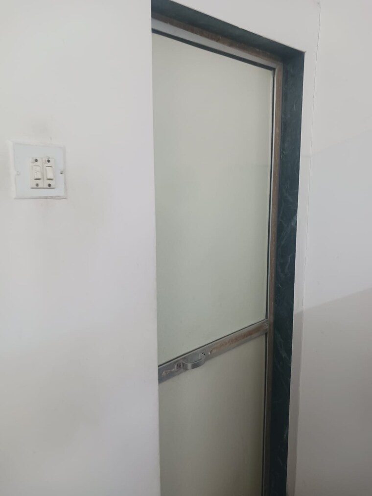 Room, runwal-greens Commercial Office Space 400 Sq.Ft. In Mulund West Mumbai 10285070