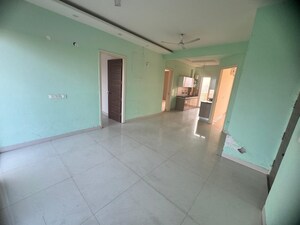 Room in 3 BHK Apartment at GHB Splande, Patiala Road – for Rent
