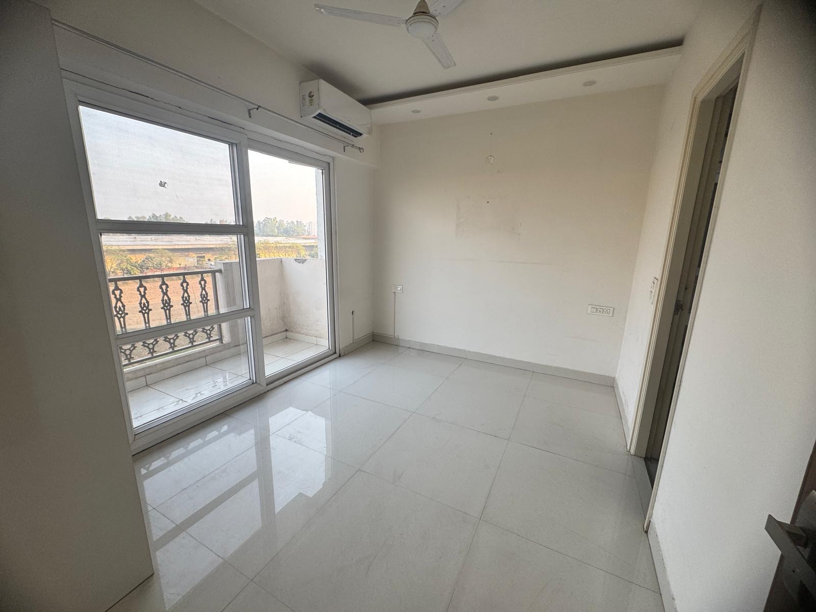 3 BHK + Store Room Apartment For Rent in GHB Splande