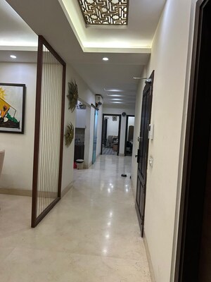 Building Lobby in 6 BHK Builder Floor at DLF City Phase IV, Dlf Phase iv – for Sale