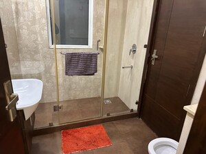 Bathroom in 6 BHK Builder Floor at DLF City Phase IV, Dlf Phase iv – for Sale