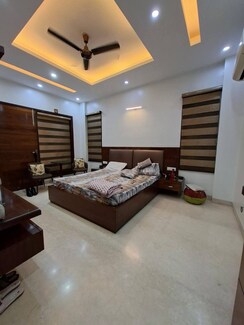 3.5 BHK + Servant Room Apartment For Rent in Amrapali Heartbeat City