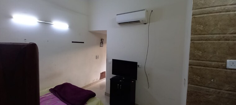 Room, krishna market 1 RK 50 Sq.Yd. Builder Floor In Krishna Market Delhi 10285190