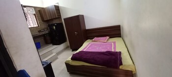 1 RK Builder Floor for Rent in Krishna Market, Delhi