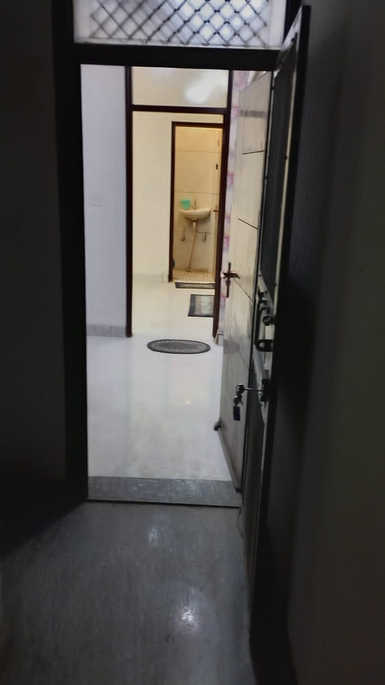 Bathroom, godrej-south-estate-okhla 2 Bedroom 600 Sq.Ft. Apartment In Okhla Delhi 10285204