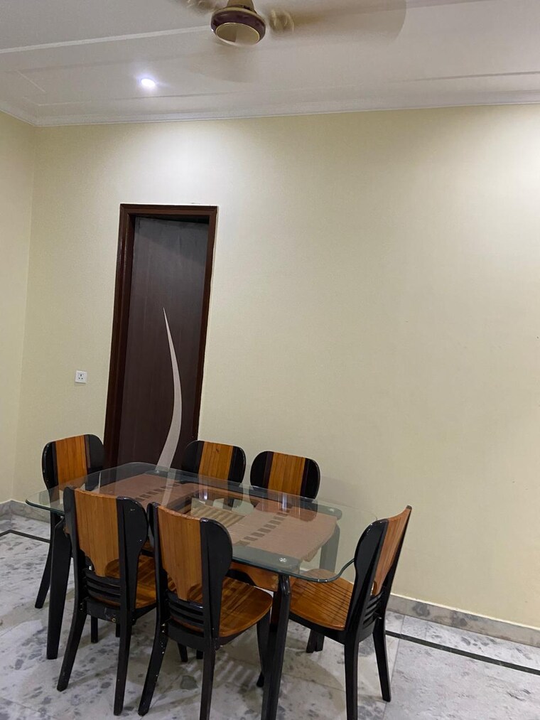 Gym, sector 45 3 Bedroom 204 Sq.Yd. Builder Floor In Sector 45 Gurgaon 10285226