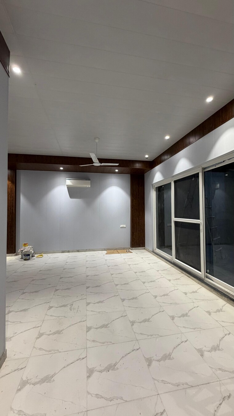 Room, okhla Commercial Office Space 3000 Sq.Ft. In Okhla Delhi 10285234