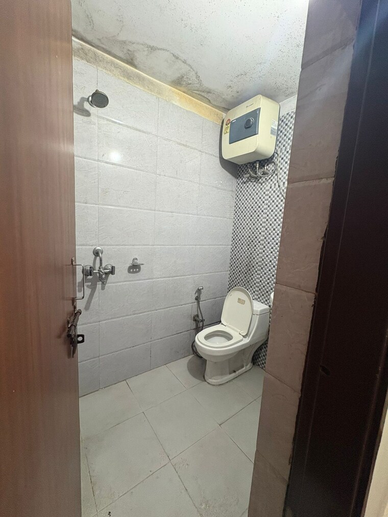 Bathroom, mohyal colony 1 RK 250 Sq.Ft. Builder Floor In Mohyal Colony Gurgaon 10285249