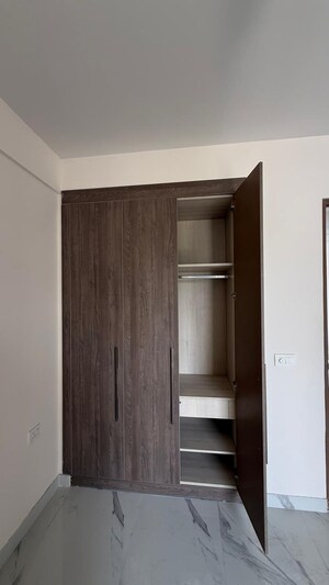 Furnished Amenities in 2.5 BHK Apartment at Smart World Gems, Sector 89 – for Rent