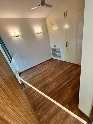 Room in 3 BHK Apartment at Sector 59 – for Sale