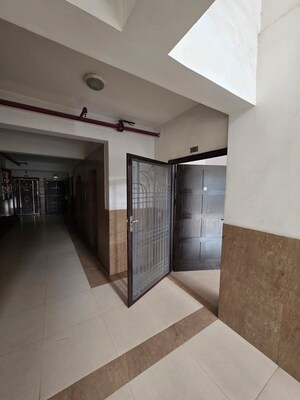Room in 3 BHK Apartment at Eldeco Aamantran, Sector 119 – for Rent