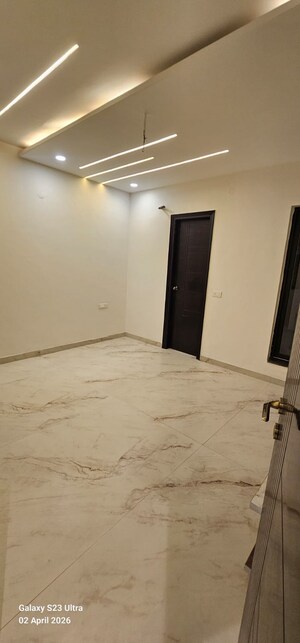 Room in 5 BHK Independent House at Motiaz Guildford Square, International Airport Road – for Sale