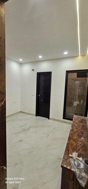 Room in 5 BHK Independent House at Motiaz Guildford Square, International Airport Road – for Sale