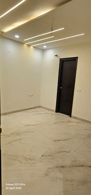 Room in 5 BHK Independent House at Motiaz Guildford Square, International Airport Road – for Sale