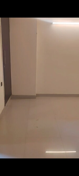 Room in 3 BHK Apartment at M R Platinum 321, Raj Nagar Extension – for Rent