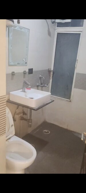 Team Area in 3 BHK Apartment at M R Platinum 321, Raj Nagar Extension – for Rent